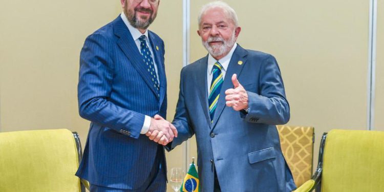 Na Argentina, Lula se encontra com chefes de governo
