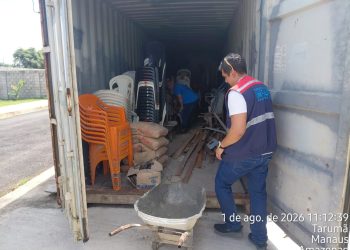 Obra embargada é alvo de nova fiscalização da prefeitura e tem ferramentas apreendidas neste sábado