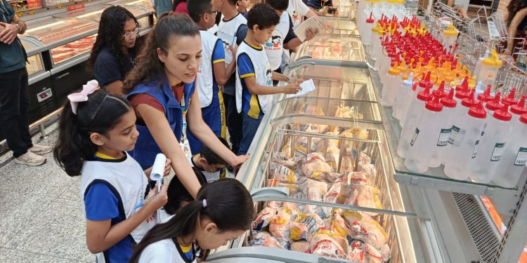 Projeto “Fiscal Mirim”, da Visa Manaus, leva estudantes para viver experiência prática como fiscais sanitários