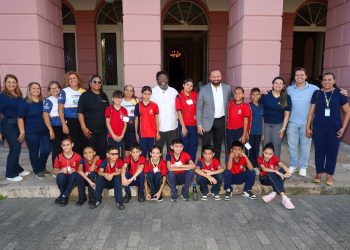 Recém-reconhecido como Patrimônio Mundial pela Unesco, Teatro Amazonas vira sala de aula para estudantes da rede pública de Manaus