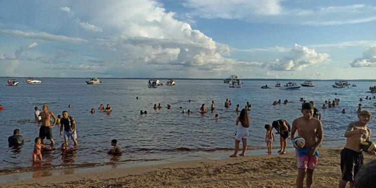 Furto de cordas e boias de segurança é registrado na Ponta Negra; salva-vidas mantém atendimento